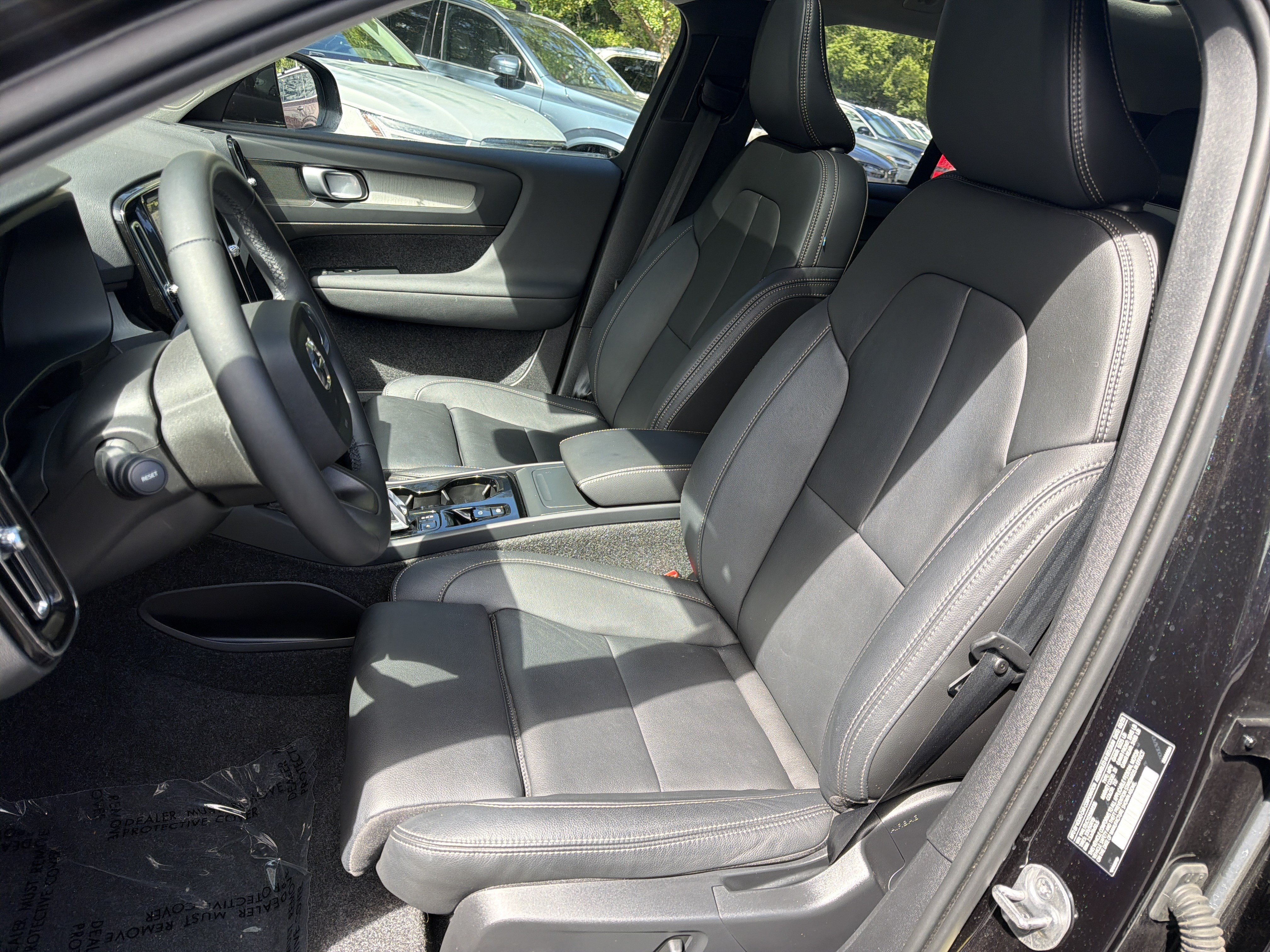 Used 2025 Volvo XC40 B5 Plus AWD/4WD image 16