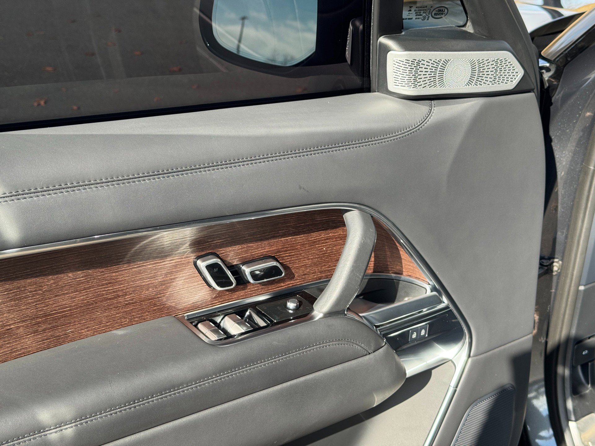 Used 2024 Land Rover Range Rover Long Wheelbase SE image 20