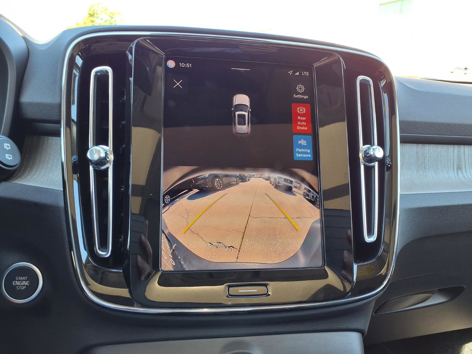 Certified 2025 Volvo XC40 B5 Core AWD/4WD image 27