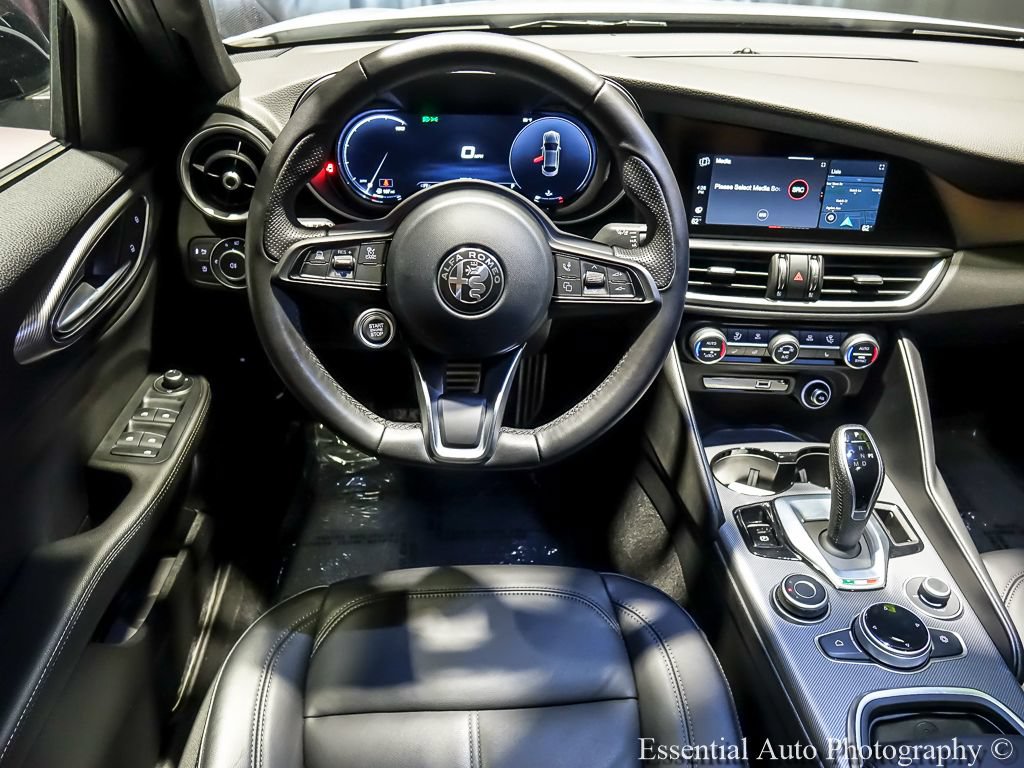 Used 2024 Alfa Romeo Giulia Ti AWD/4WD image 17