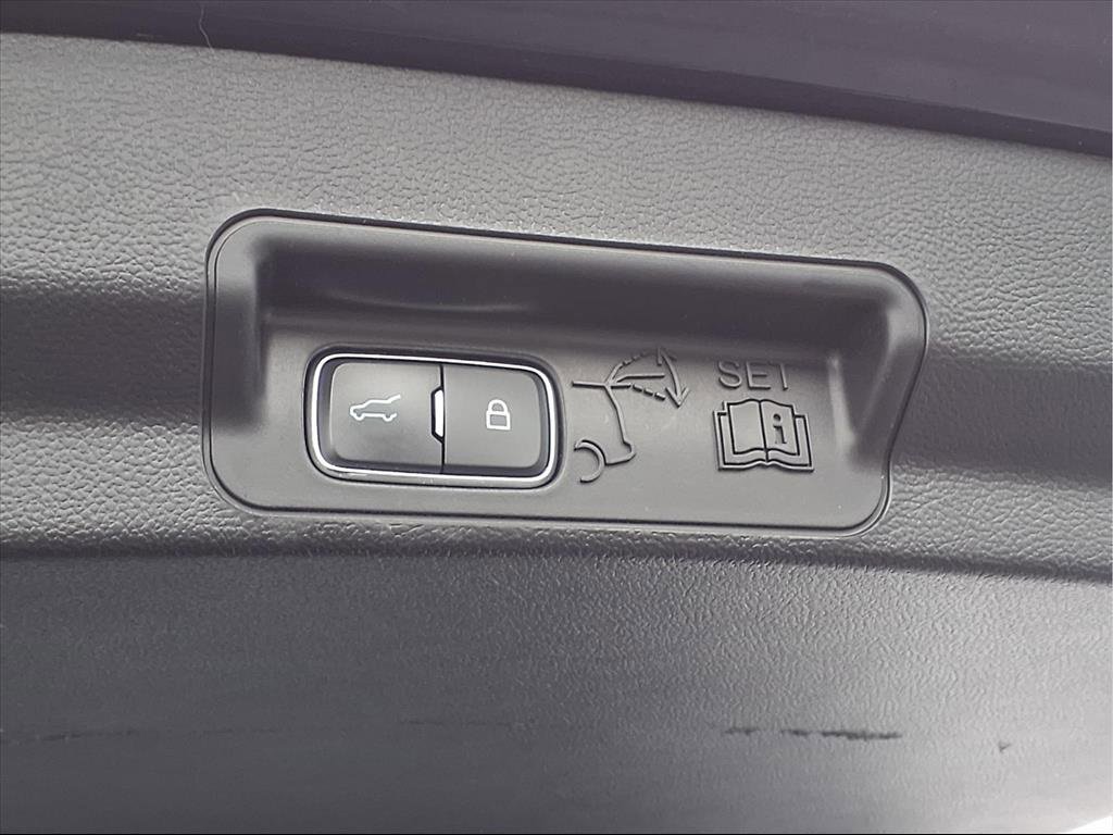 Used 2023 Ford Explorer XLT image 29