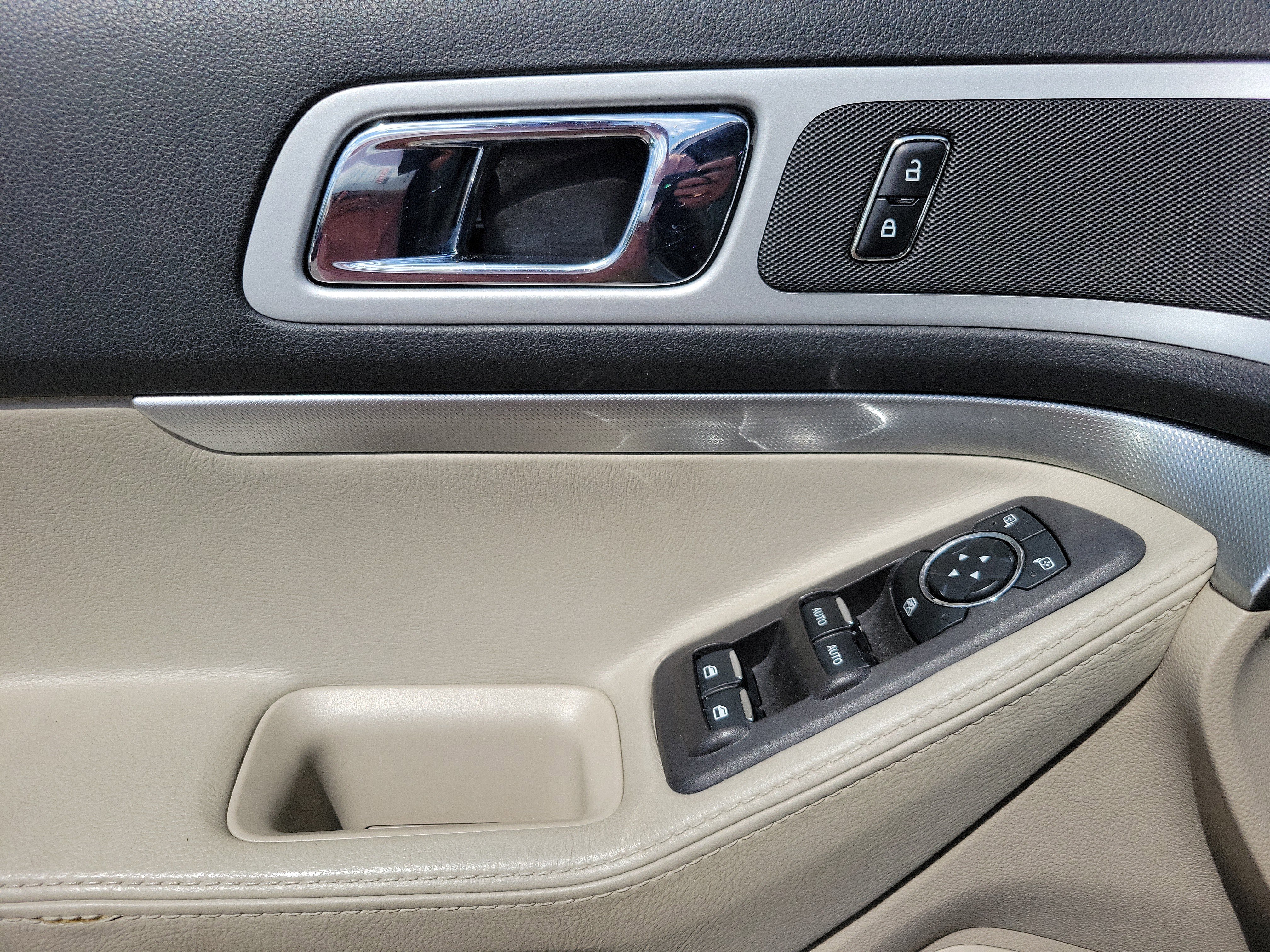 Used 2013 Ford Explorer XLT image 5