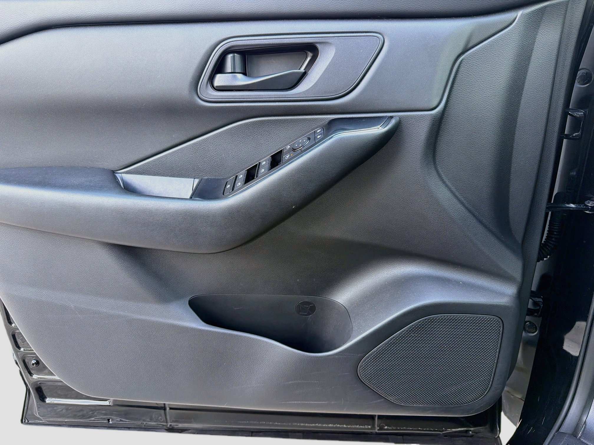 Used 2024 Nissan Rogue S AWD/4WD image 21