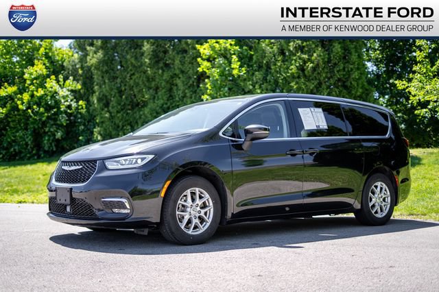 Used 2023 Chrysler Pacifica Touring-L