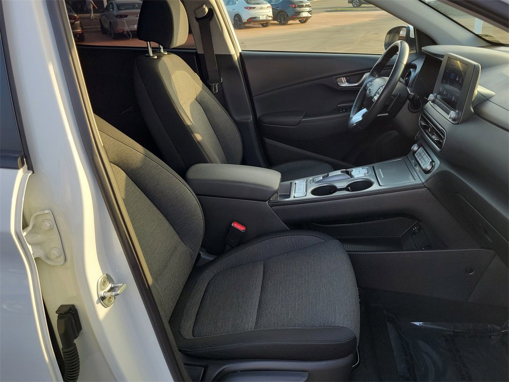 Used 2022 Hyundai Kona SEL w/ Convenience Package image 16
