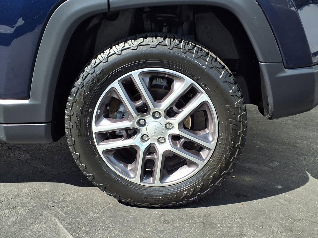 Used 2020 Jeep Compass Latitude AWD/4WD image 3