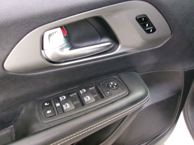 Used 2025 Chrysler Pacifica Select image 12