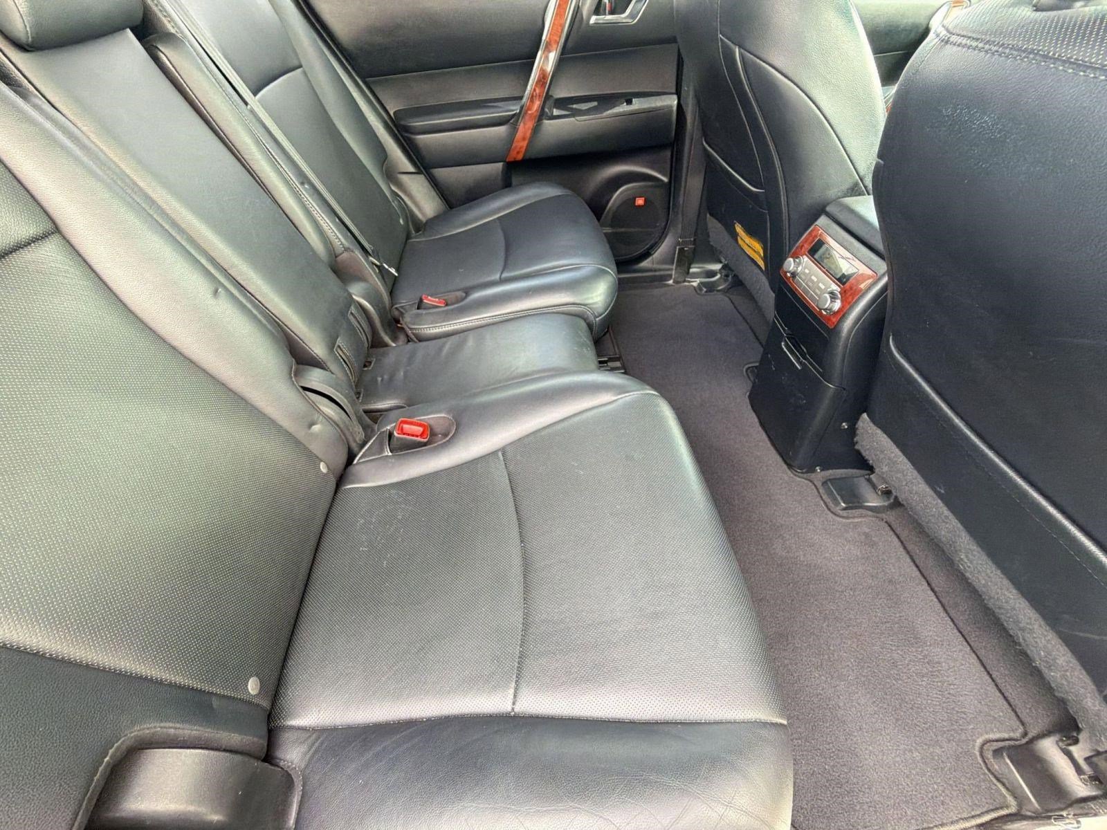 Used 2012 Toyota Highlander Limited w/ Tow Pkg image 33