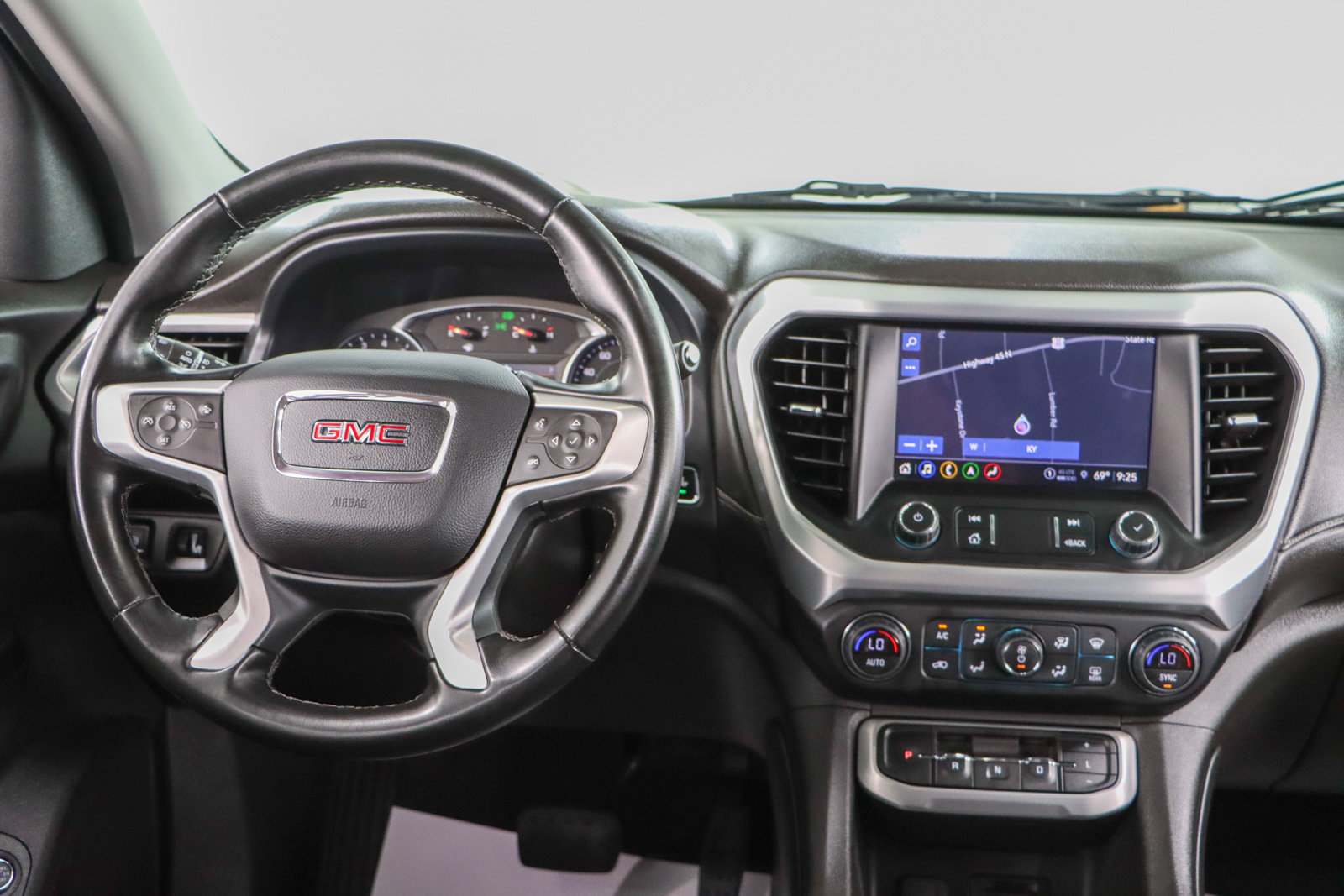Used 2023 GMC Acadia SLT FWD image 17