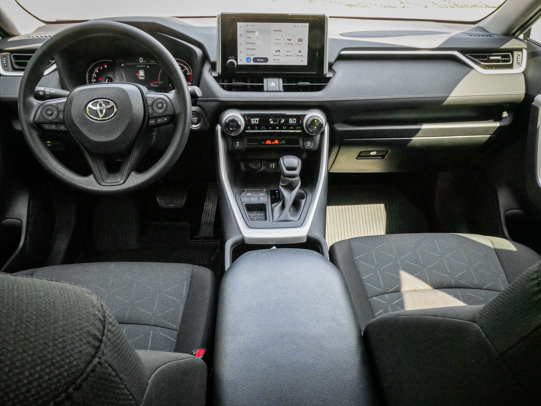 Used 2024 Toyota RAV4 XLE FWD image 28