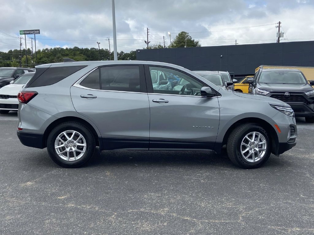 Used 2024 Chevrolet Equinox LT AWD/4WD image 2