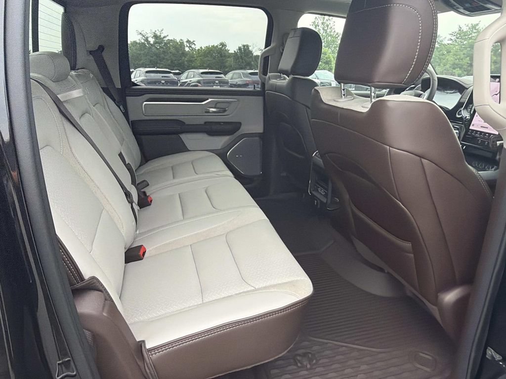 New 2026 RAM 1500 Laramie AWD/4WD image 23