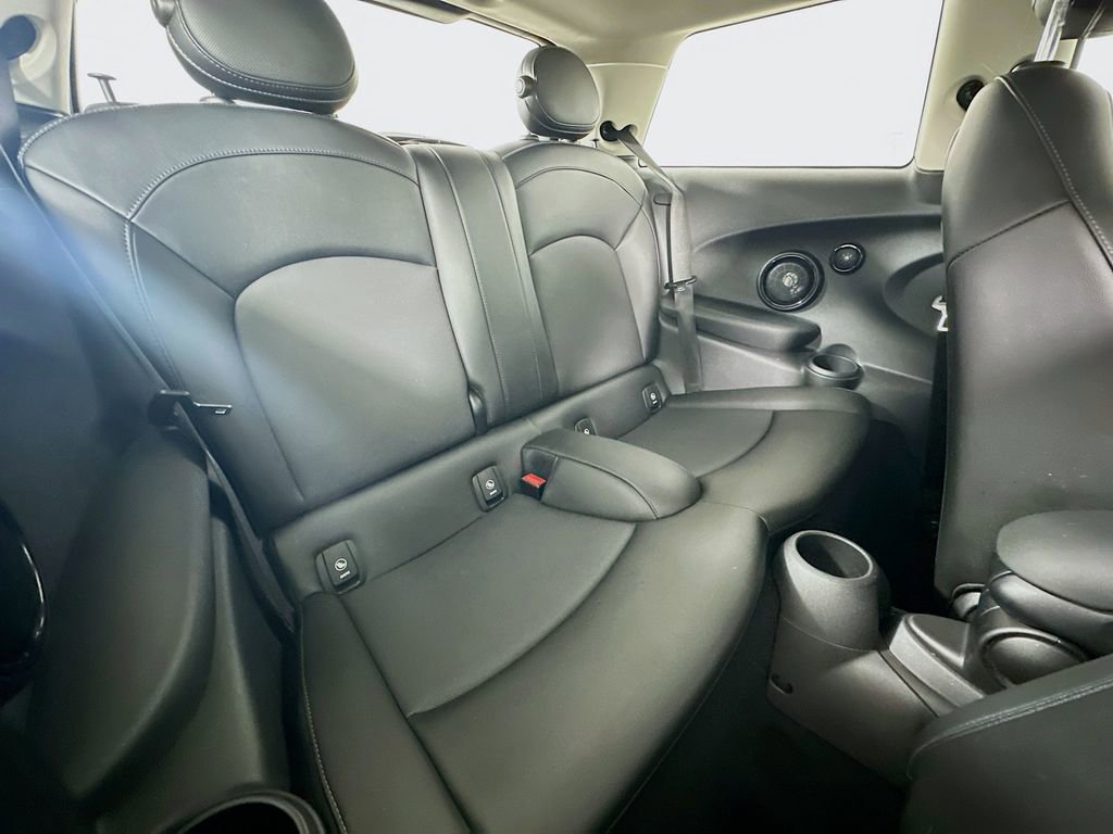 Used 2018 MINI Cooper 2-Door Hardtop image 26