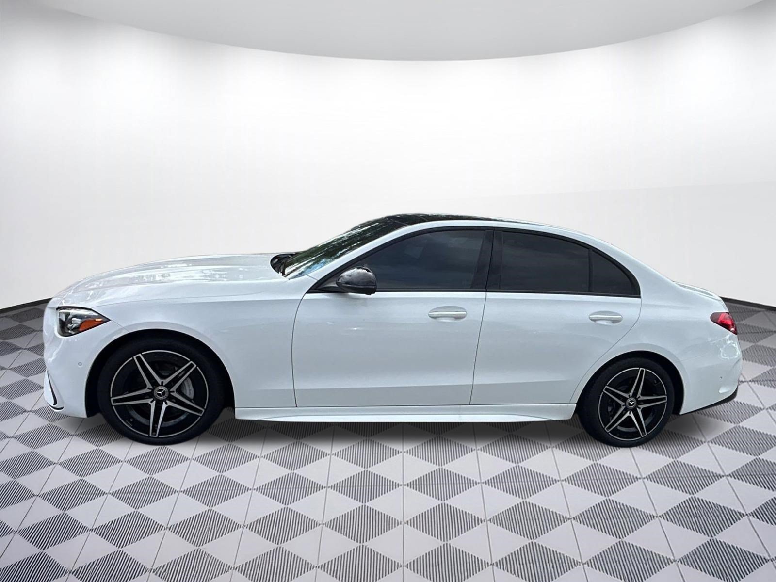 Used 2023 Mercedes-Benz C 300 4MATIC Sedan image 2