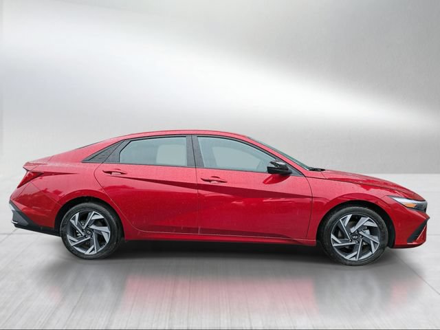 Certified 2025 Hyundai Elantra SEL FWD image 2