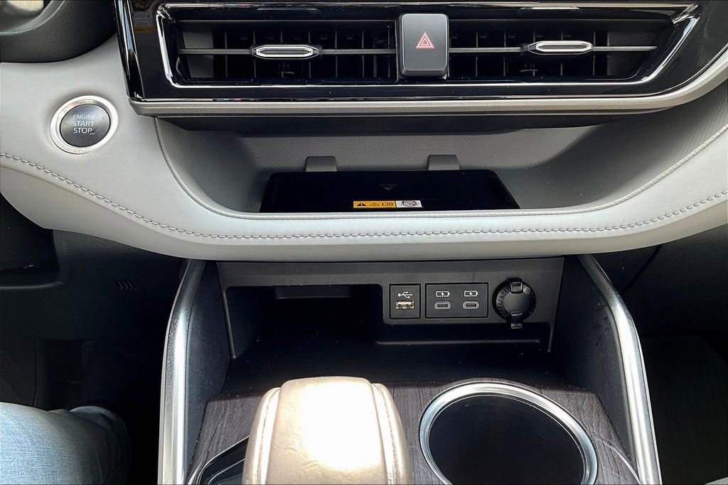 Used 2024 Toyota Highlander Limited image 33
