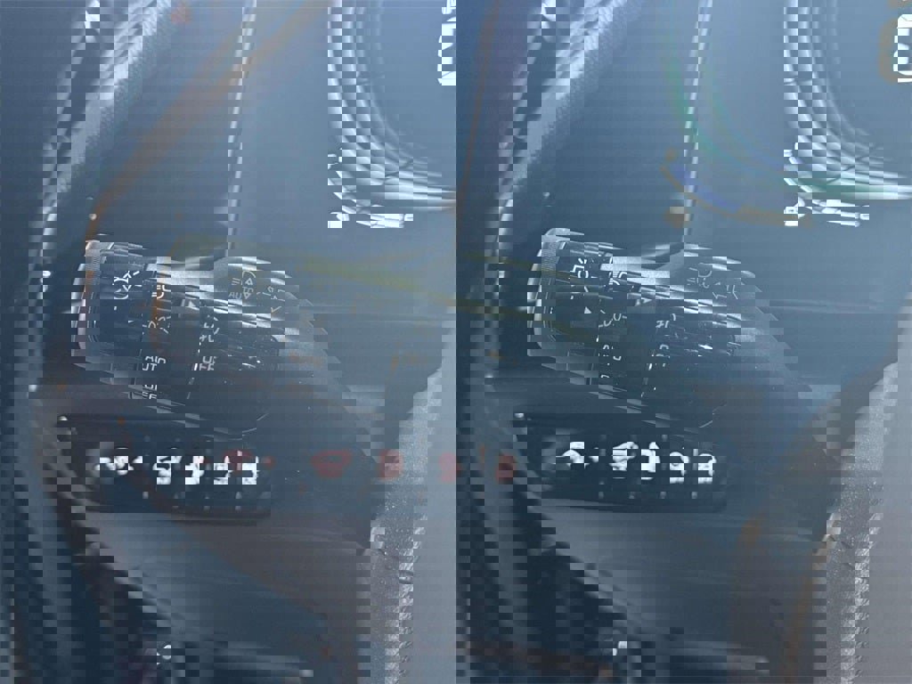 Used 2025 Kia Niro SX Touring image 22