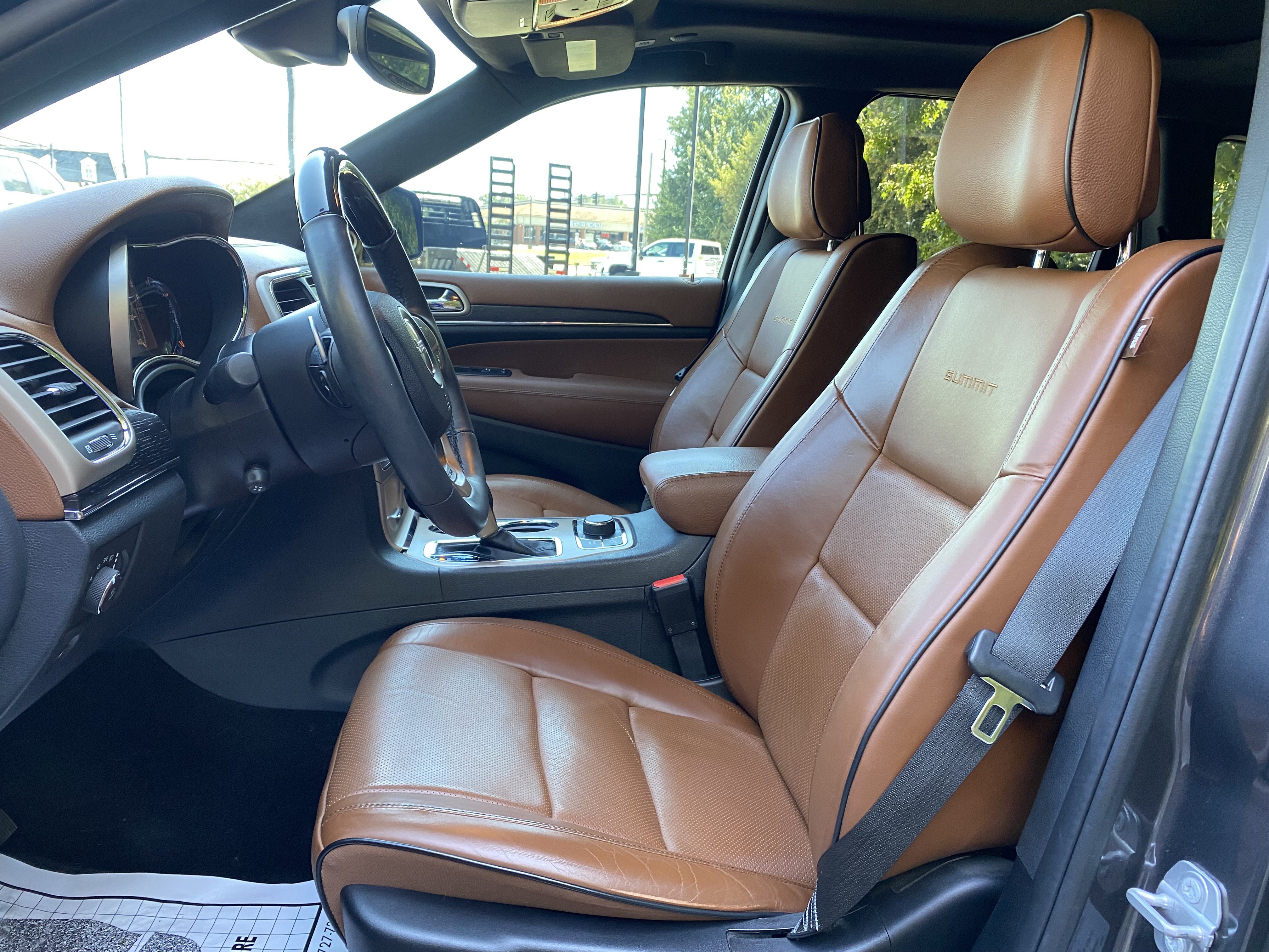 Used 2017 Jeep Grand Cherokee Summit AWD/4WD image 16
