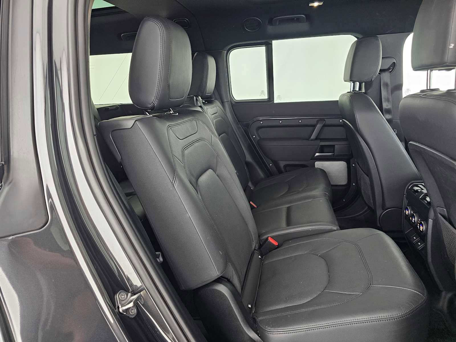 Used 2023 Land Rover Defender 130 S image 12