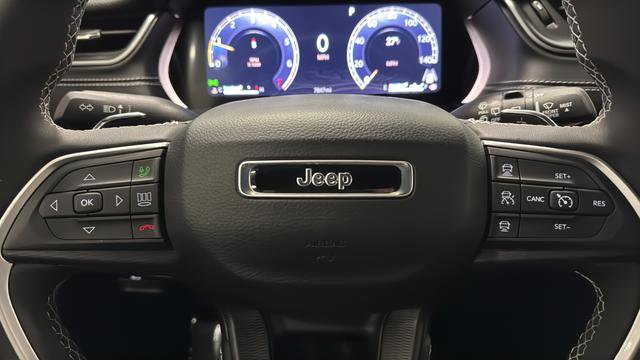 Used 2024 Jeep Grand Cherokee Laredo X image 14