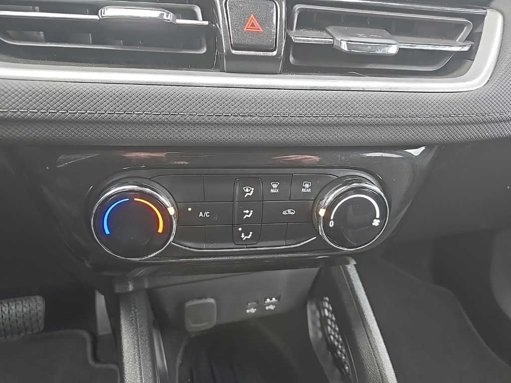 Used 2025 Chevrolet TrailBlazer LT w/ Driver Confidence Package image 23