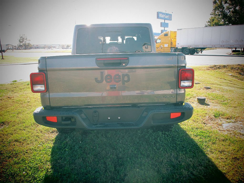 New 2025 Jeep Gladiator Sport AWD/4WD image 17