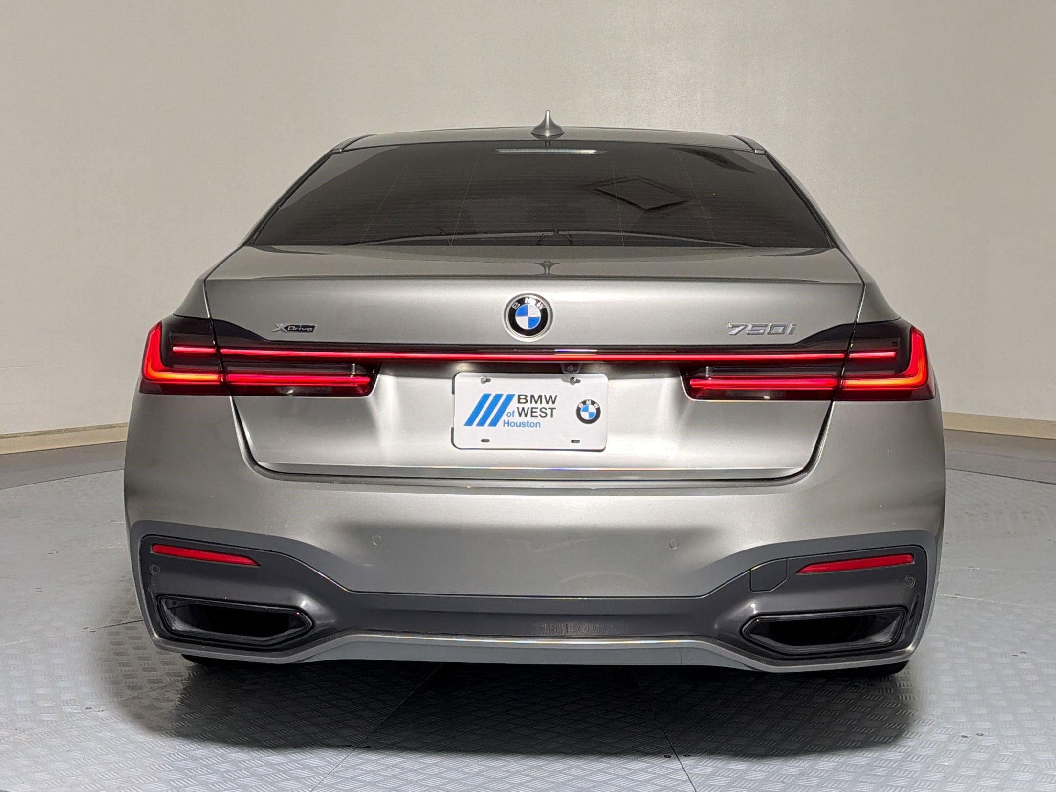 Used 2022 BMW 750i xDrive w/ Luxury Rear Seating Package AWD/4WD image 9