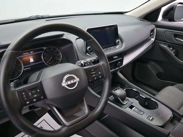 Used 2025 Nissan Rogue SV image 24