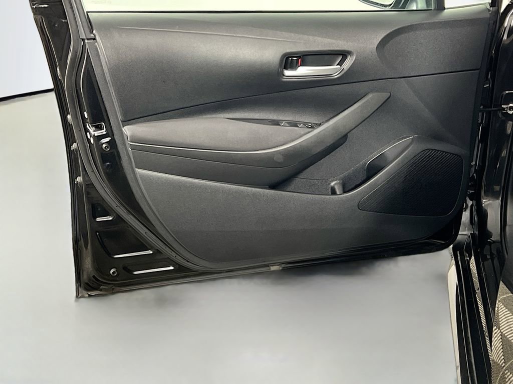 Used 2021 Toyota Corolla LE image 17