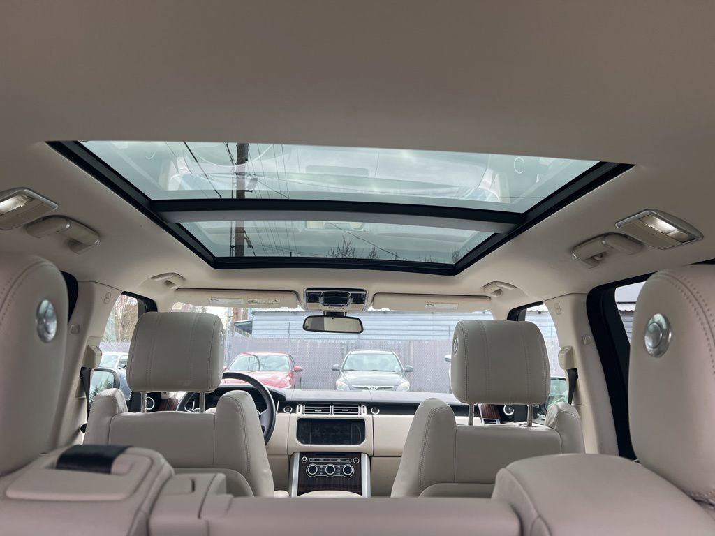 Used 2014 Land Rover Range Rover HSE image 8
