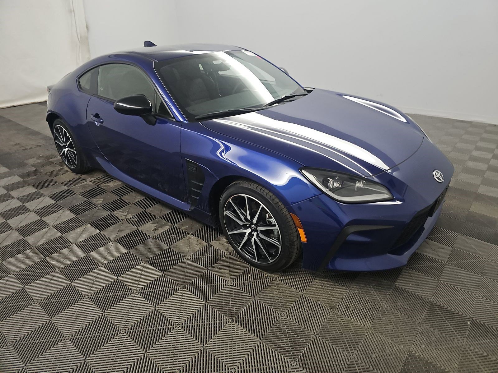 Used 2024 Toyota GR86 RWD image 9