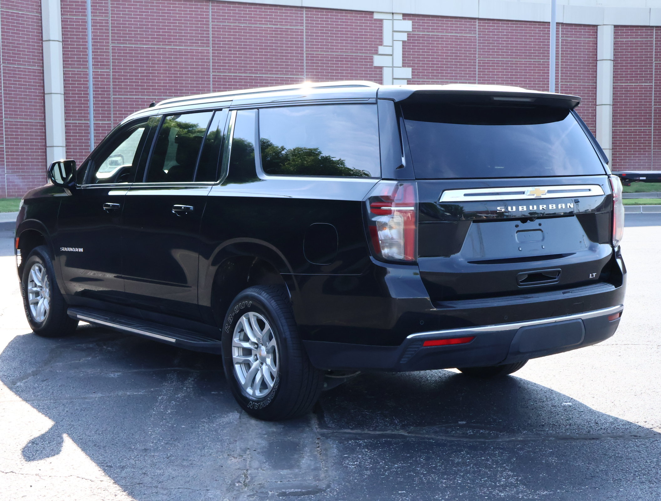 Used 2024 Chevrolet Suburban LT AWD/4WD image 7