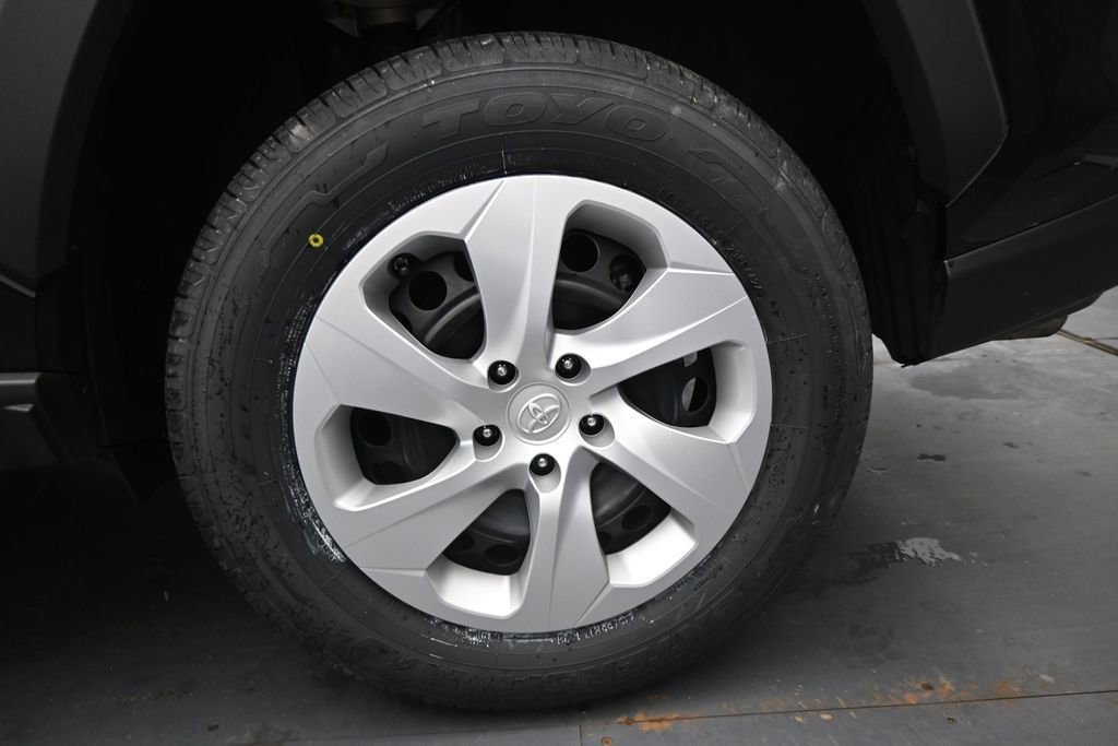 Used 2023 Toyota RAV4 LE FWD image 15