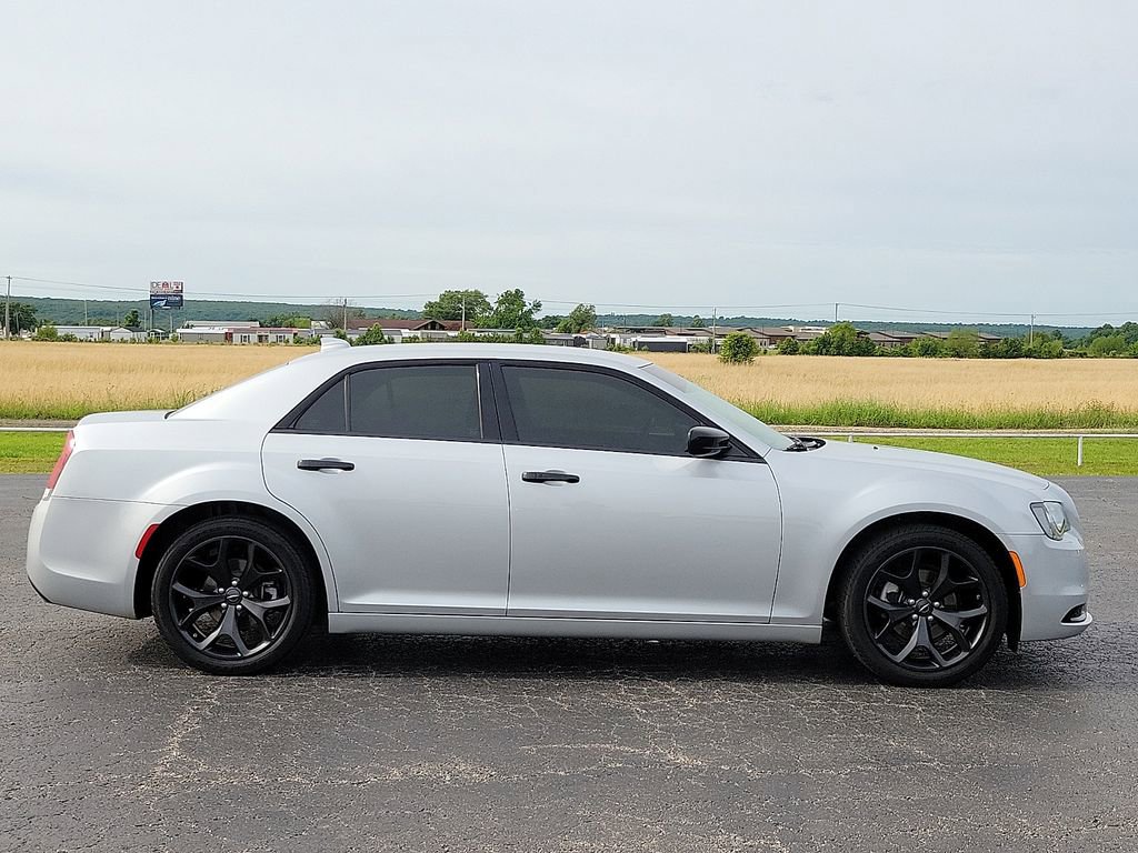 Used 2022 Chrysler 300 Touring w/ Sport Appearance Package RWD image 6