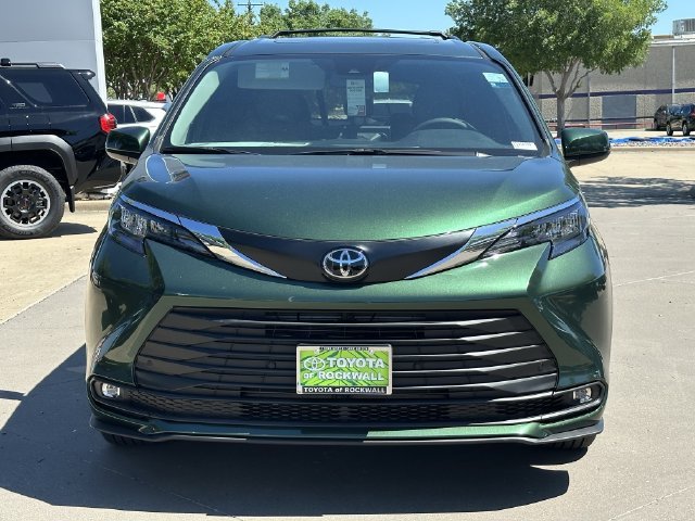 New 2026 Toyota Sienna XLE FWD image 7
