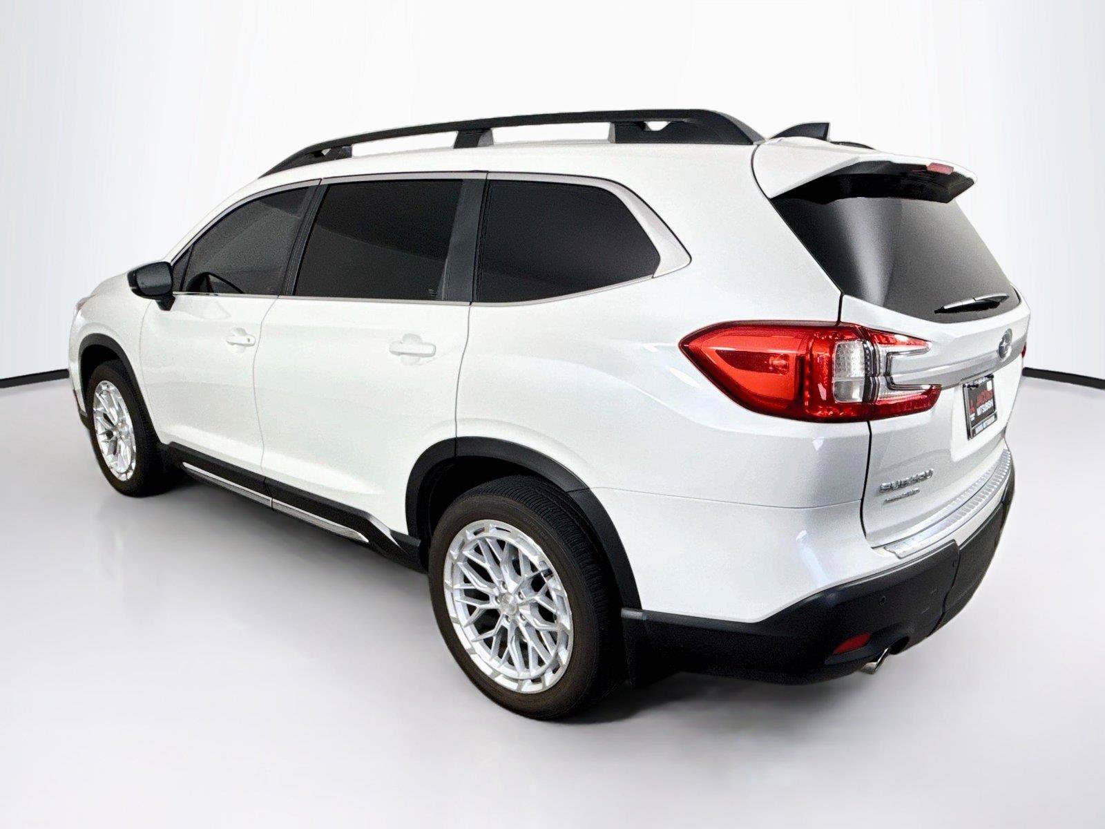 Used 2025 Subaru Ascent Limited AWD/4WD image 3
