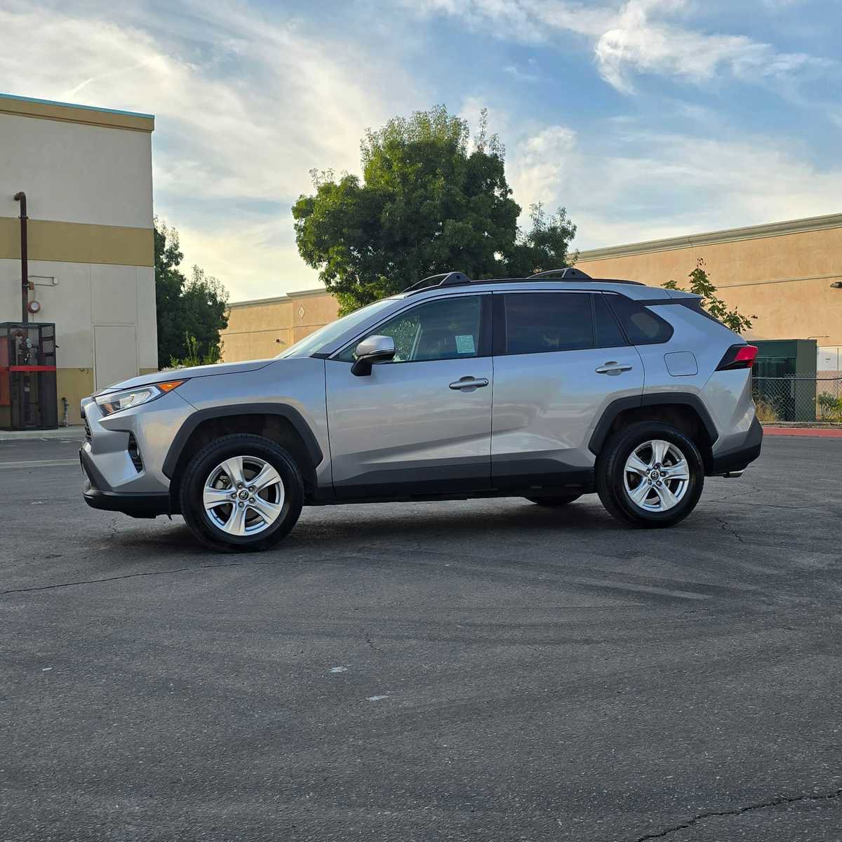 Used 2019 Toyota RAV4 XLE image 6