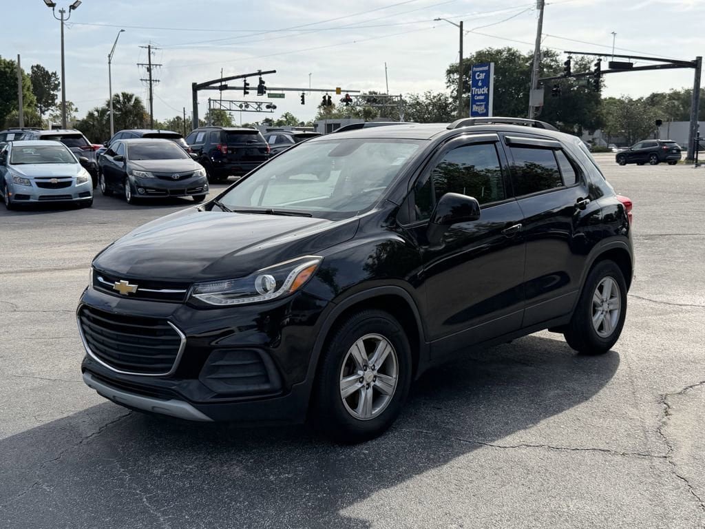 Used 2022 Chevrolet Trax LT w/ LT Convenience Package FWD image 9