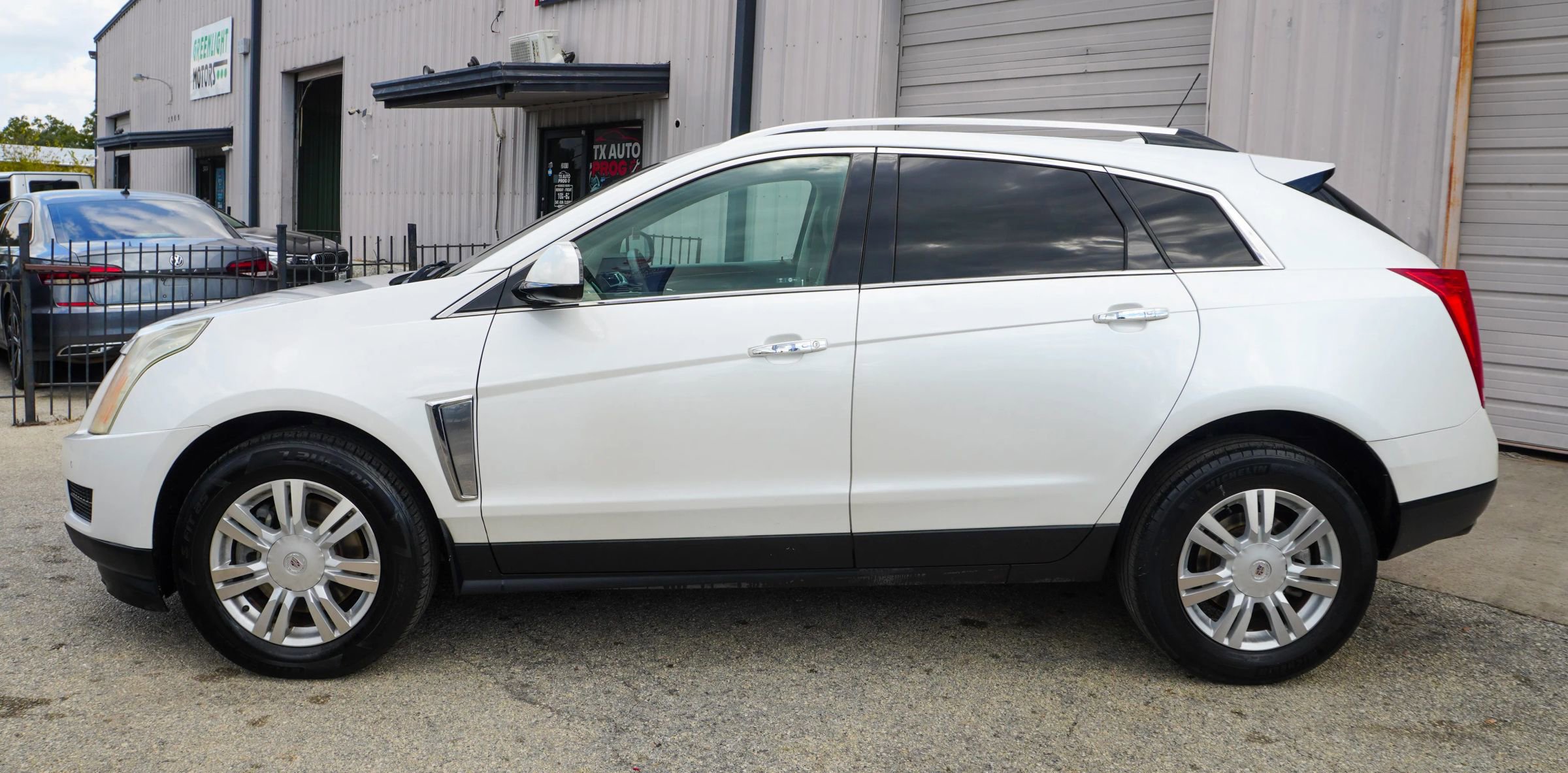 Used 2016 Cadillac SRX Luxury w/ Driver Awareness Package image 3