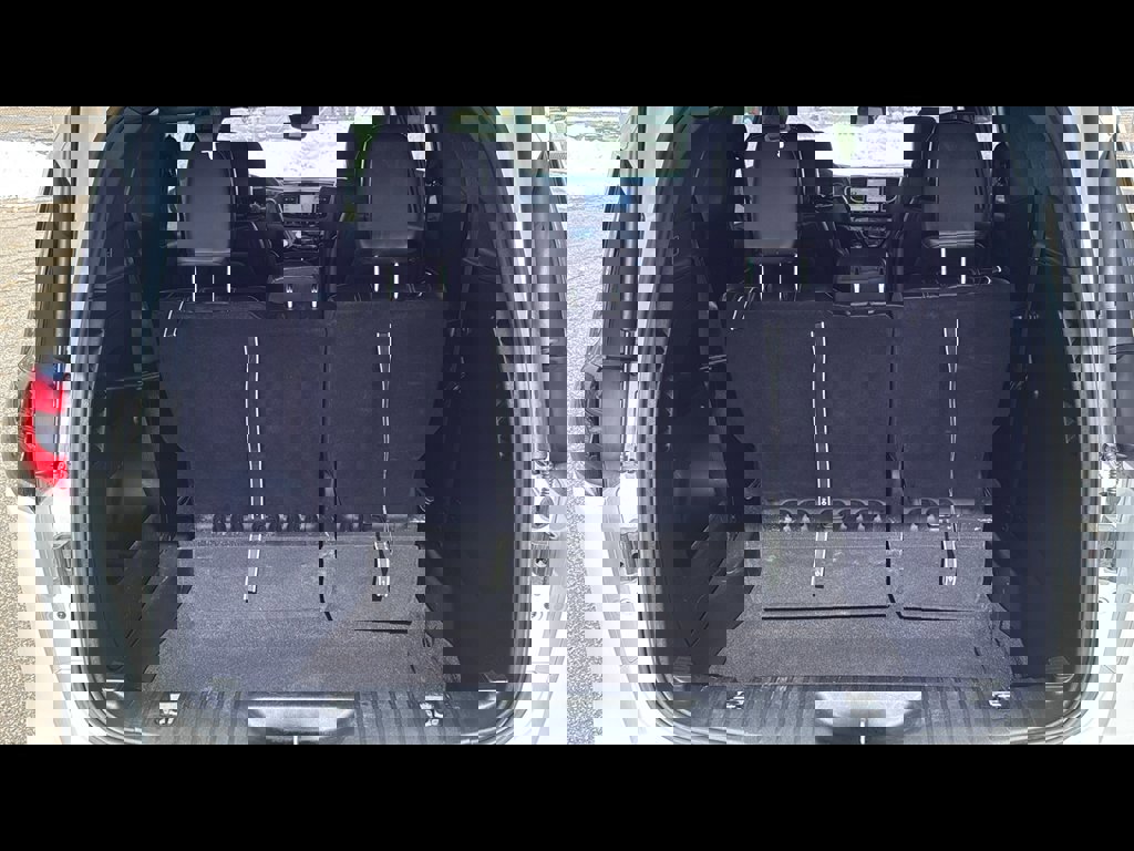 Used 2025 Chrysler Pacifica Select image 25