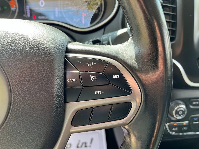 Used 2019 Jeep Cherokee Latitude Plus w/ Cold Weather Group image 16