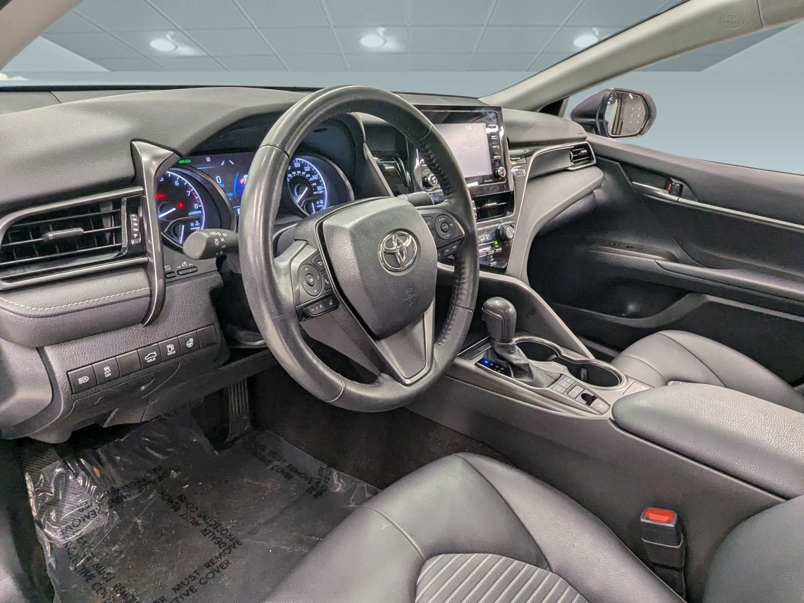 Used 2023 Toyota Camry SE image 3