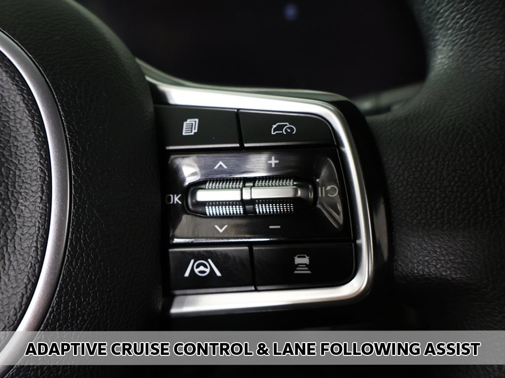 Certified 2024 Kia Sorento LX FWD image 3