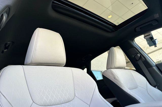 Used 2023 Lexus RX 350 w/ Accessory Package (Z1) AWD/4WD image 17