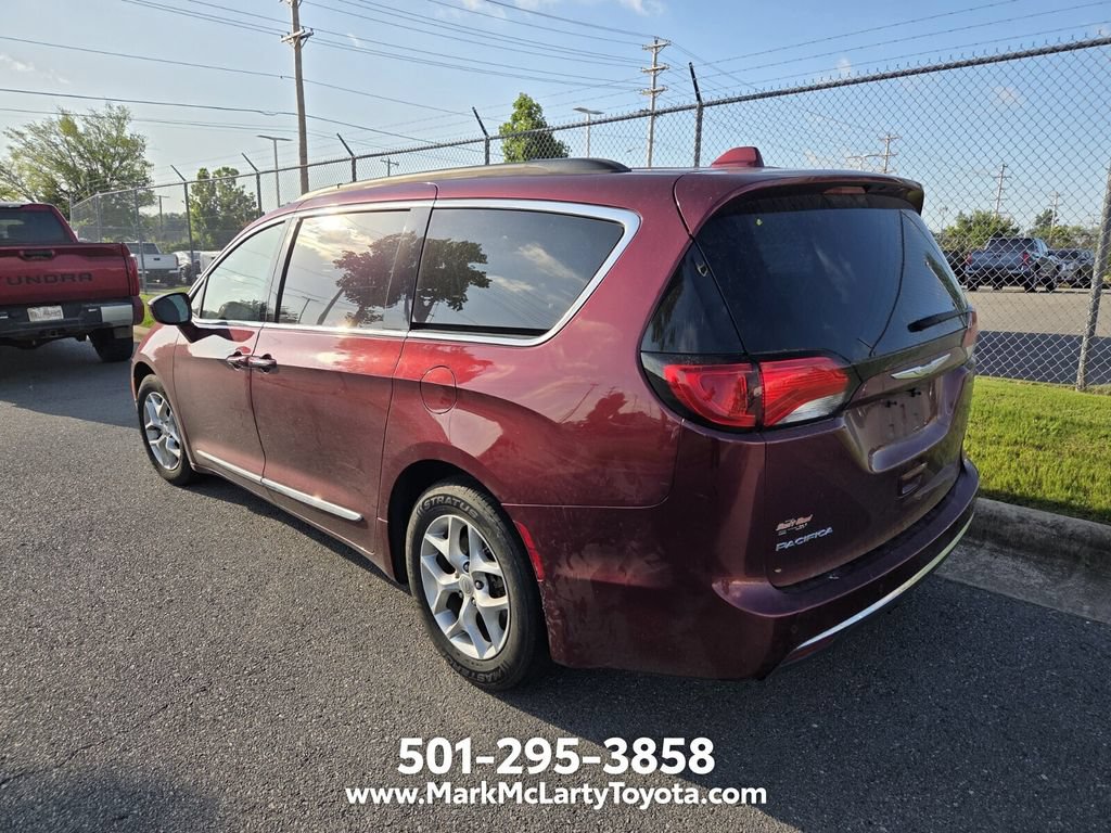 Used 2017 Chrysler Pacifica Touring-L FWD image 9