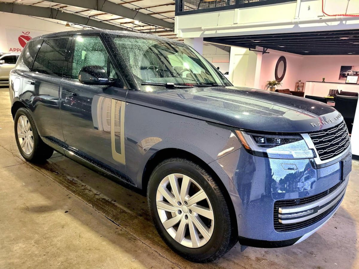 Used 2024 Land Rover Range Rover SE AWD/4WD image 9