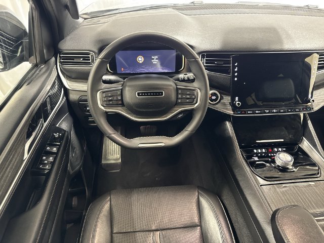 Used 2024 Jeep Wagoneer L Series II w/ Flexible Seating Group AWD/4WD image 15