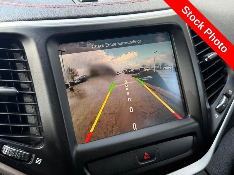 Used 2017 Jeep Cherokee Trailhawk image 24