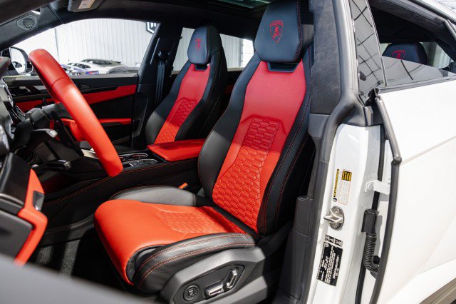 Used 2022 Lamborghini Urus AWD/4WD image 30