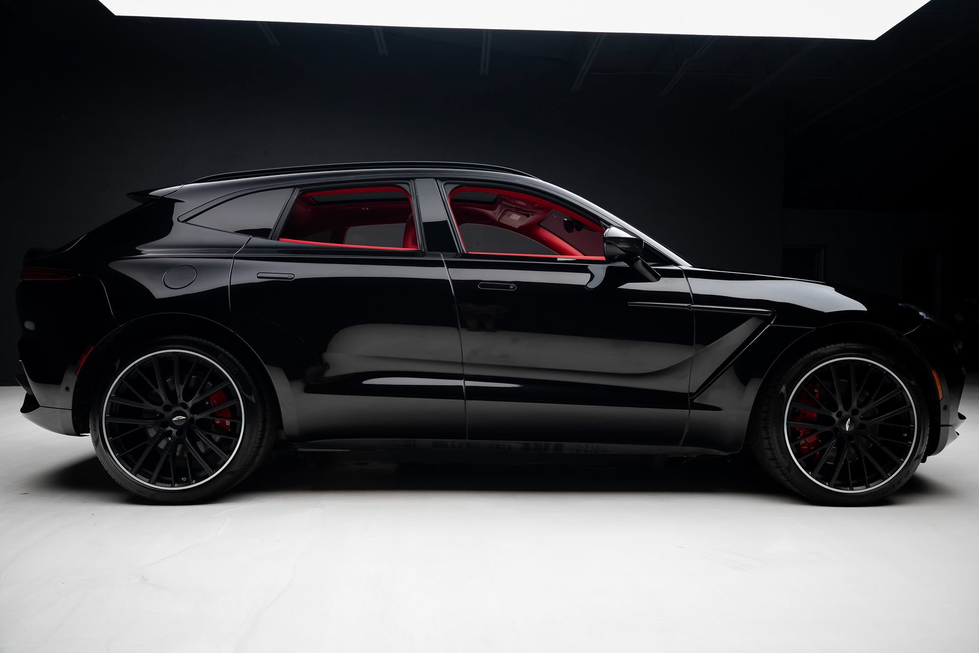 Used 2022 Aston Martin DBX AWD/4WD image 36